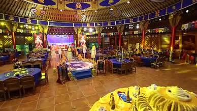 2k拍摄新疆极具民族特色的蒙古族宴会厅视频的预览图